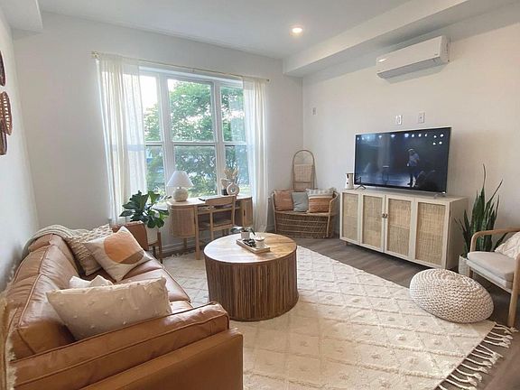 2nd image of 2616 W Girard Ave #203
