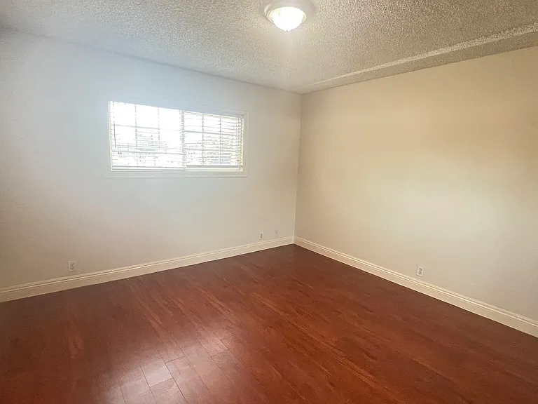 560 W Duarte Rd #B — Photo 11