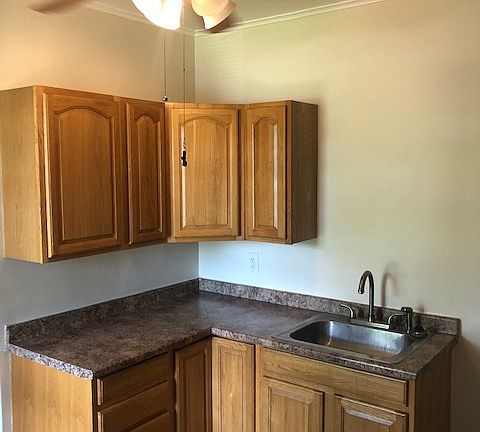 4th image of 23 Charlotte St #2