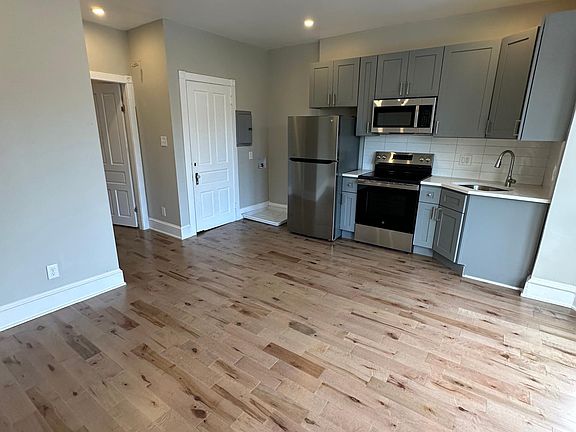 4th image of 4710 Warrington Ave #2