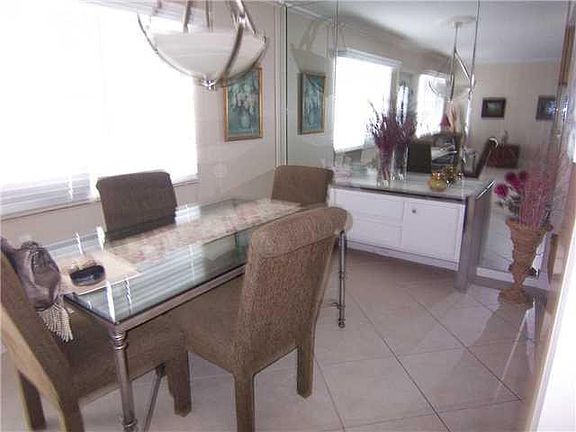 3rd image of 3104 Oakridge V #3104