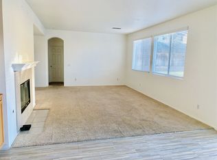 2590 W Summerset Dr, Rialto, CA 92377