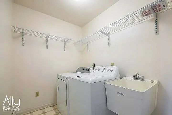 170 W Rosewood Dr — Photo 41