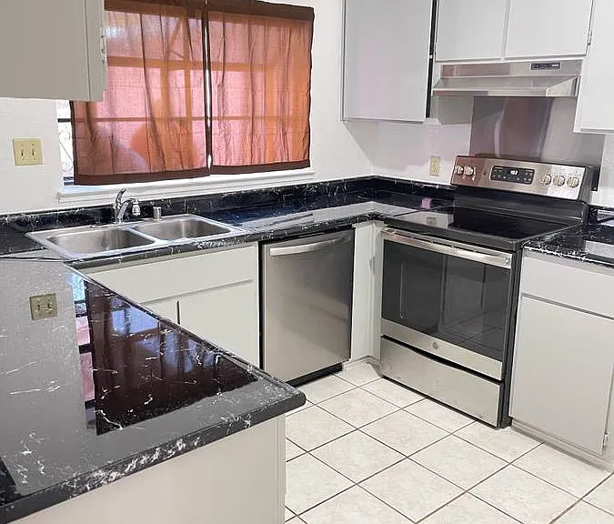 2582 Gareth Cir #B — Photo 1