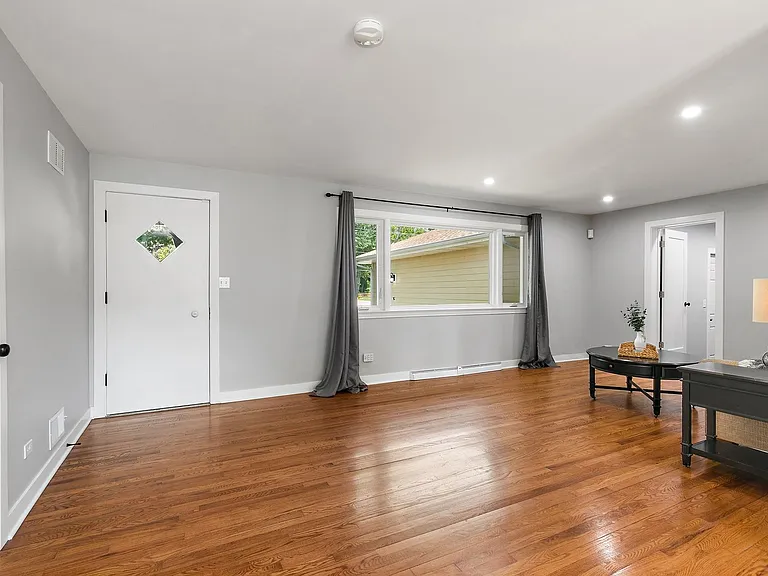 1037 N Harrison St — Photo 3