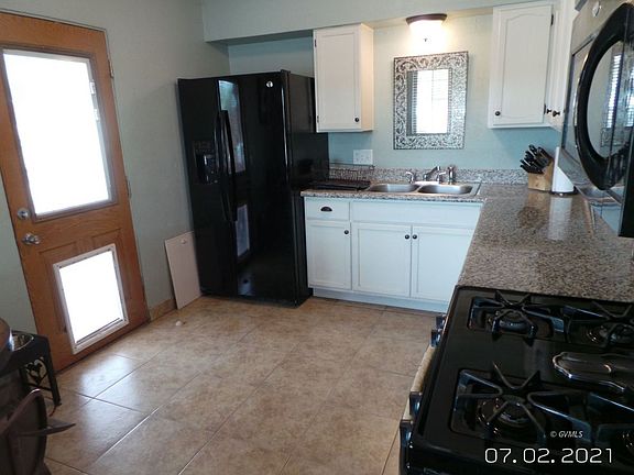 5th image of 1028 W El Paso Pl