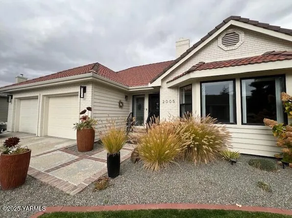 2005 Lakeview Dr, Yakima, WA 98902