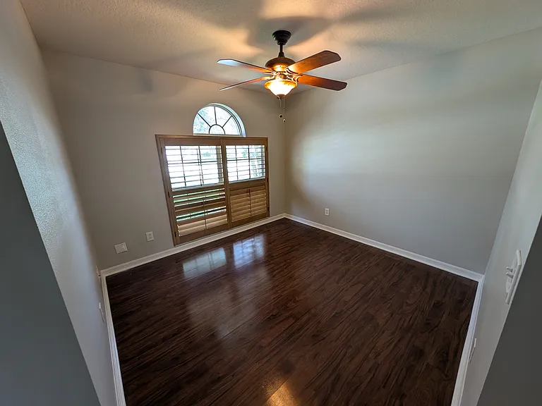 4223 Donnington Dr — Photo 8