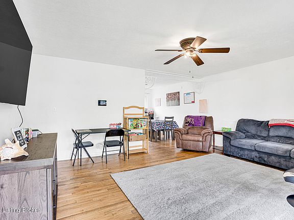 4th image of 9816 Seville Dr