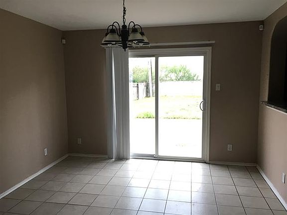 3rd image of 1740 Aransas Pass Dr