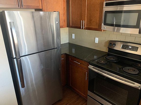 5th image of 1351 Yarmouth Ave