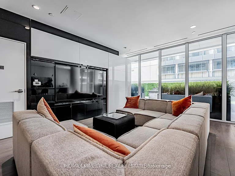 68 Shuter St #505 — Photo 2