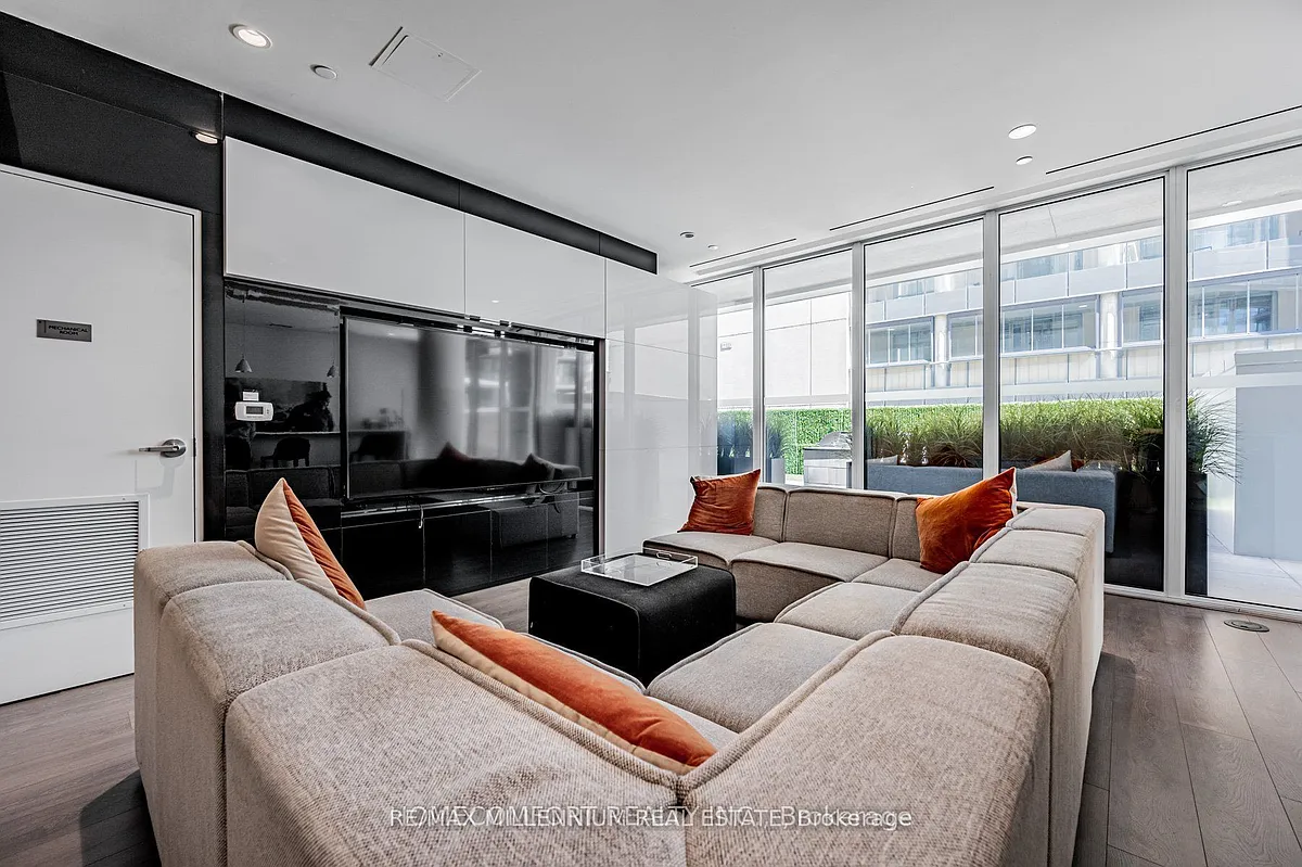 Building Photo - 68 Shuter St #505