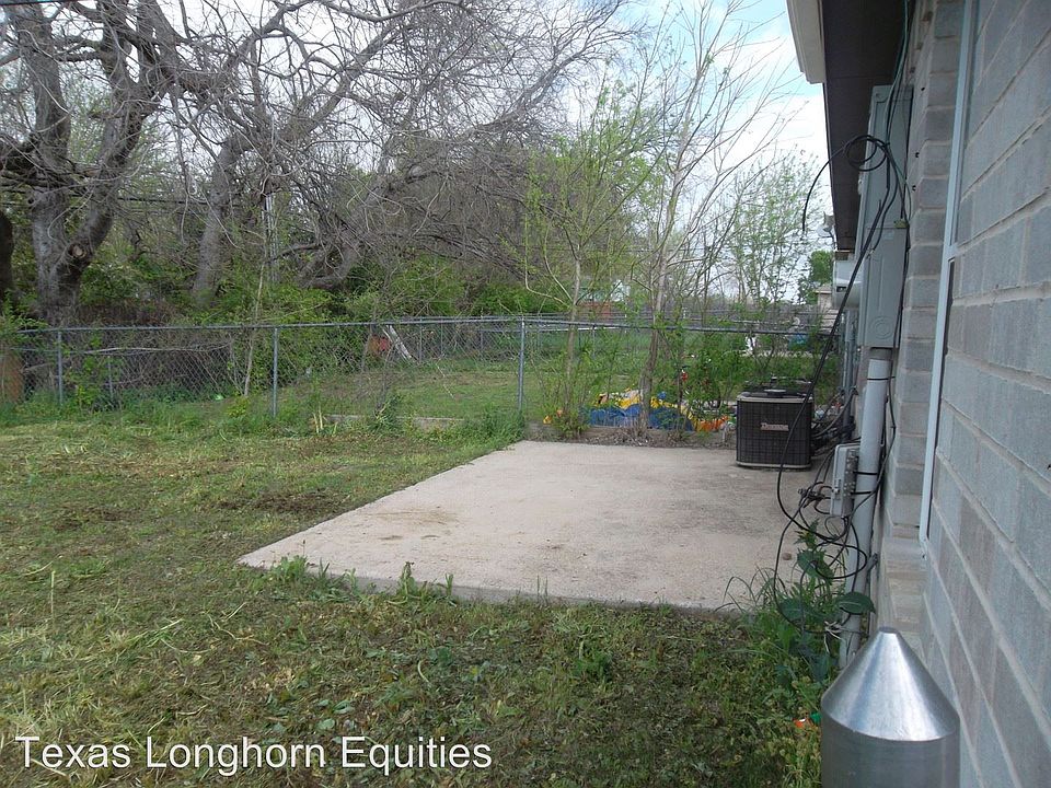 2nd image of 3118 Francis Dr