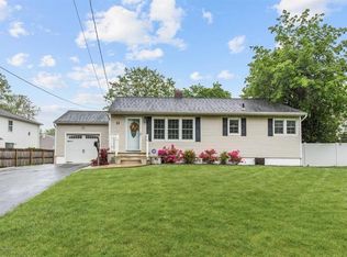 11 Maurice Ave, Holmdel, NJ 07733