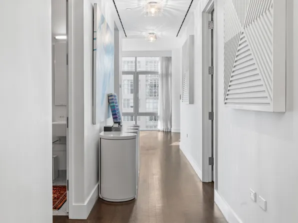 310 East 53rd Street image 13 of 18