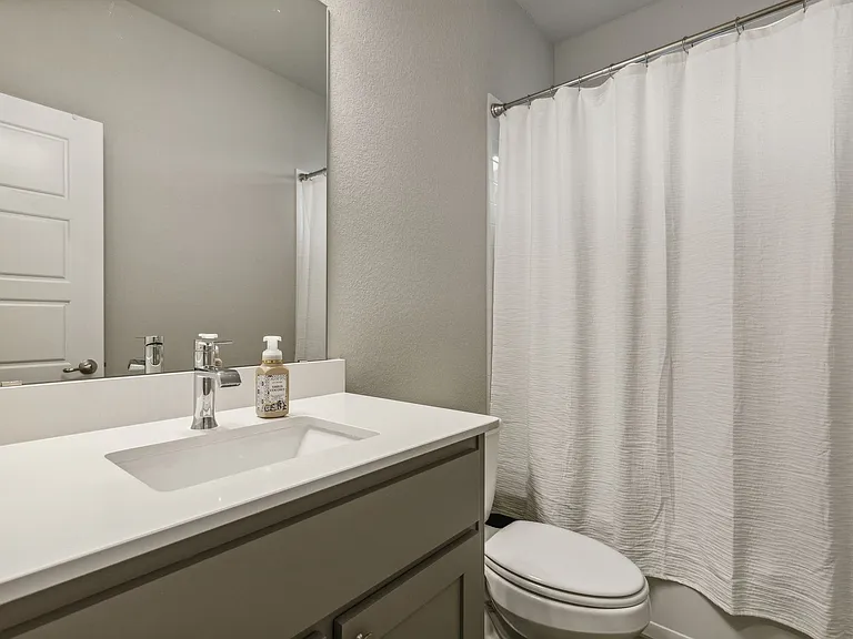 1008 Westwood Ln — Photo 4