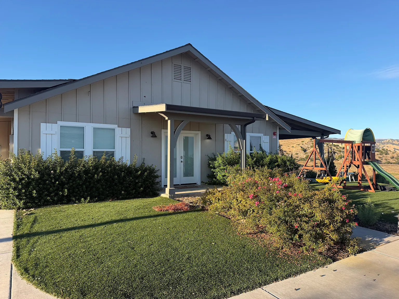 2 bed, 1200 sqft, $3,500 — Photo 1