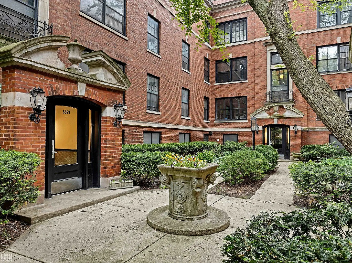 5521 S Blackstone Ave APT 2W photo 1