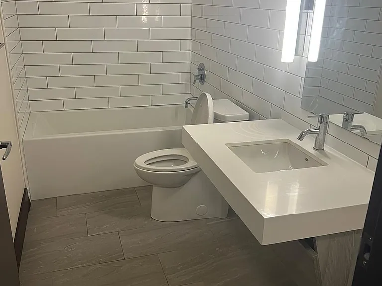 121 King St E #603 — Photo 5