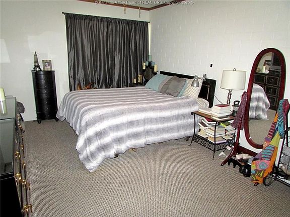 3rd image of 2106 Kanawha Blvd E APT 215