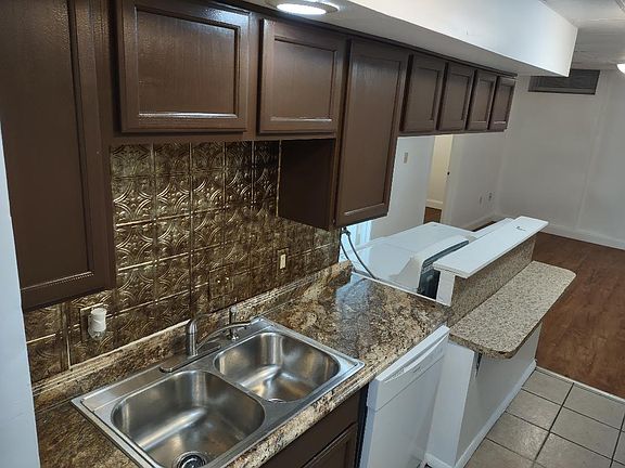2nd image of 890 Quadrilla Dr #890