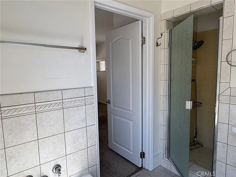 1052 W 25th St — Photo 16