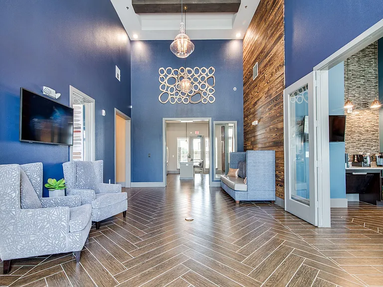 2350 E Berry St — Photo 19