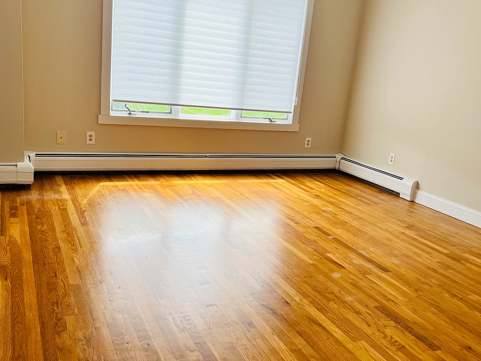 3 bed, 3.5 bath, 2346 sqft, $5,200 — Photo 3