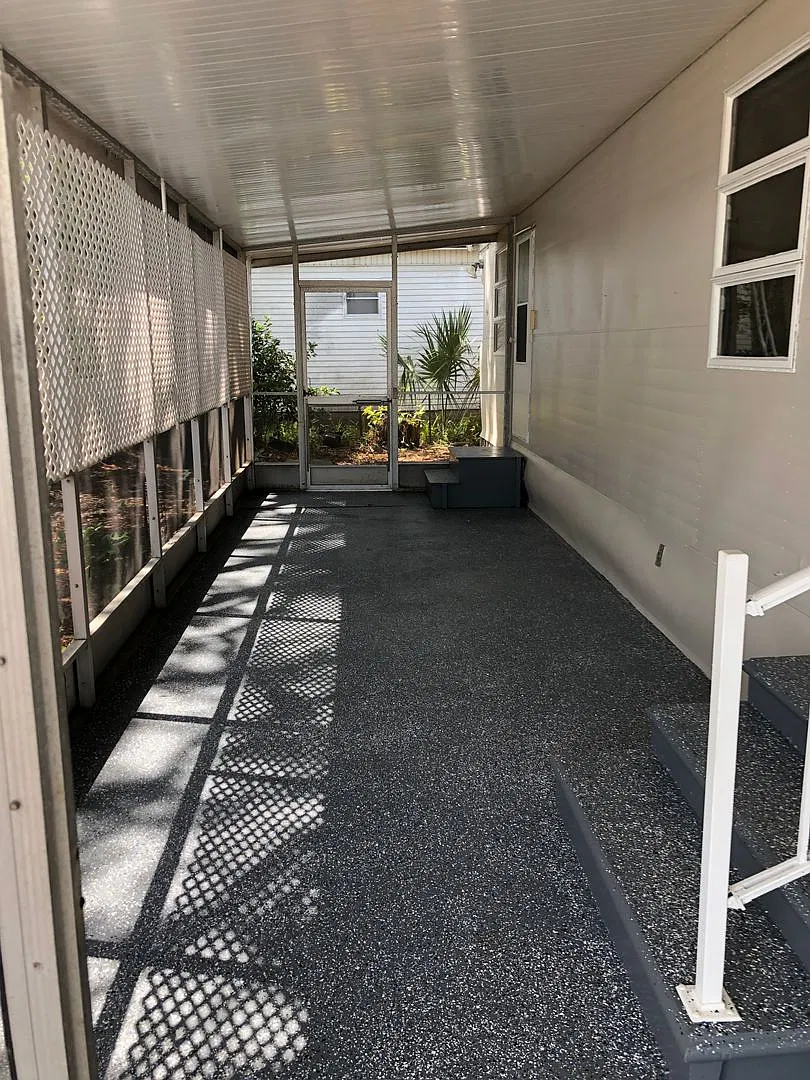 Vintage 1 Bed, 1 Bath Mobile Home in Pic Town Estates! — Photo 3