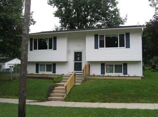 2300 Upland Dr SE, Cedar Rapids, IA 52403