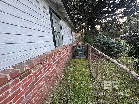 3rd image of 1621 Dade St