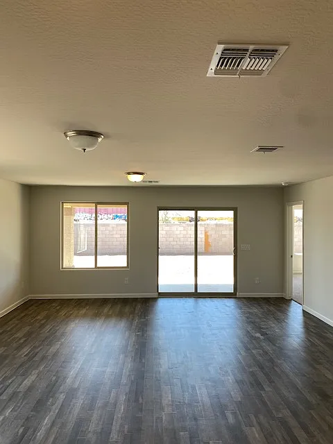 3 bed, 1724 sqft, $1,650 — Photo 2