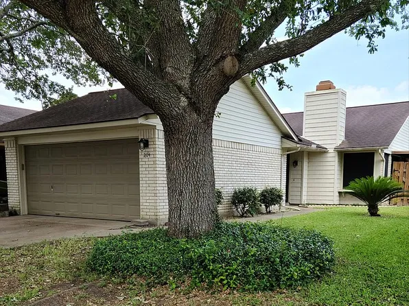 204 Planters Dr, Victoria, TX 77901
