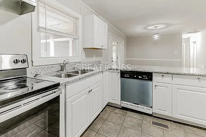 4 bed, 2.5 bath, 1905 sqft, $1,497 — Photo 4