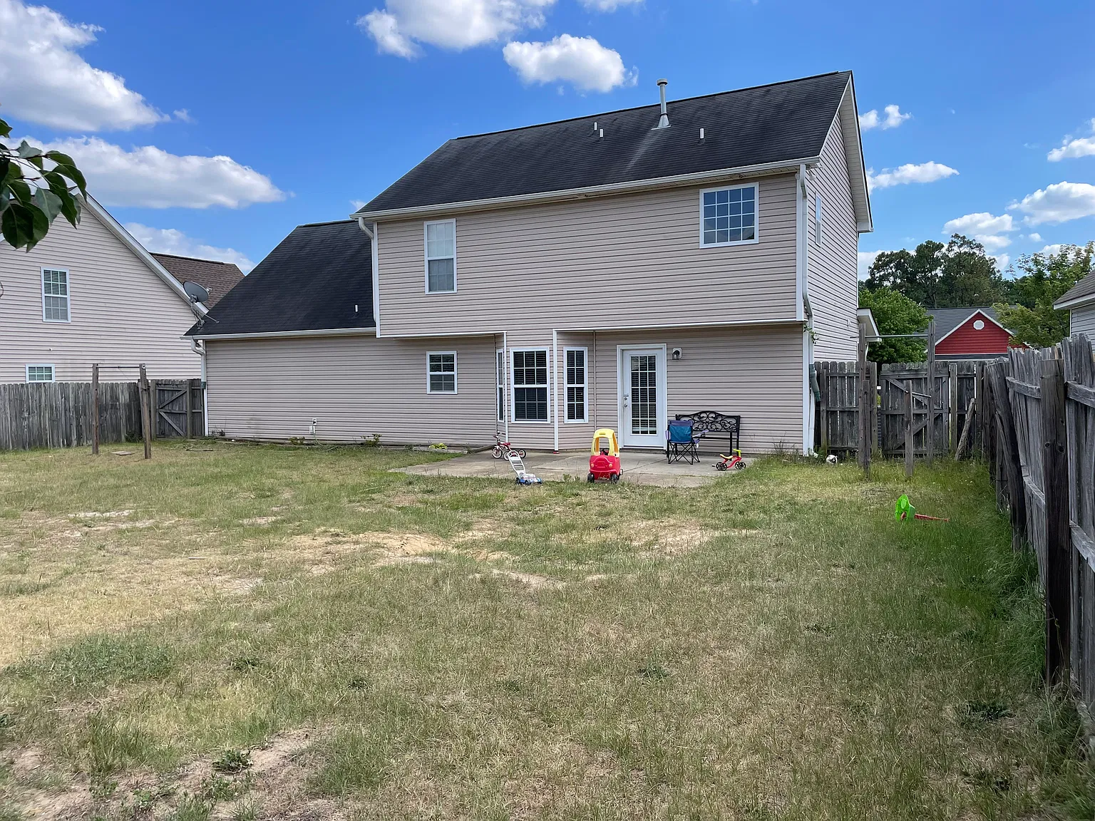 4 bed, 1916 sqft, $1,800 — Photo 2