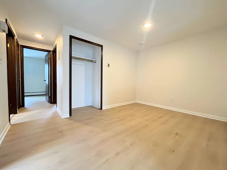 364 Robert Dr — Photo 3