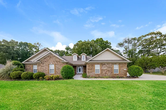 4 bed, 2.5 bath, 1948 sqft, $1,895 — Photo 1