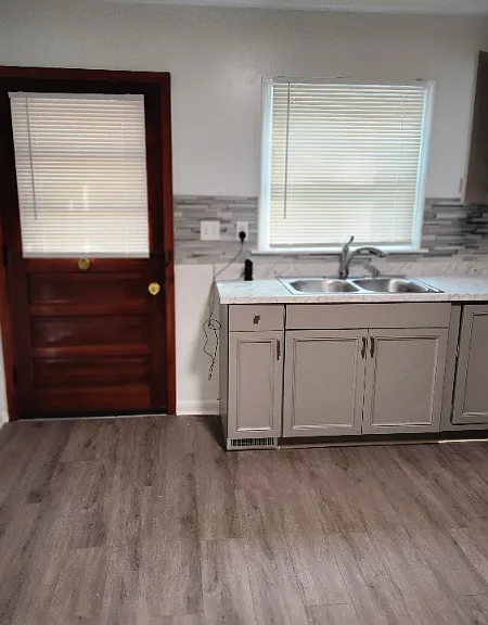 409 Park Ave — Photo 3