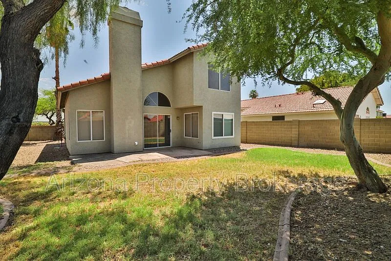 3 bed, 2.5 bath, 1365 sqft, $1,945 — Photo 4