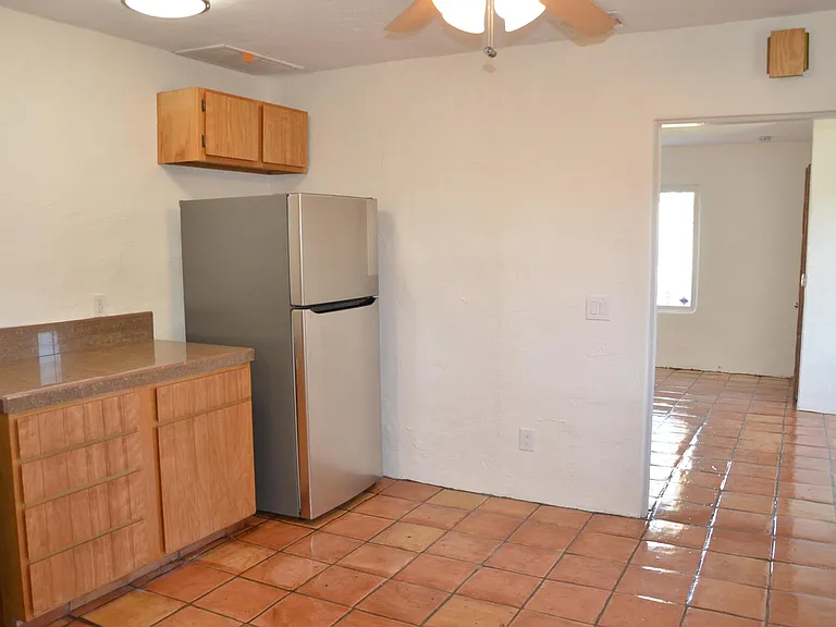 1025 E Indianola Ave — Photo 11