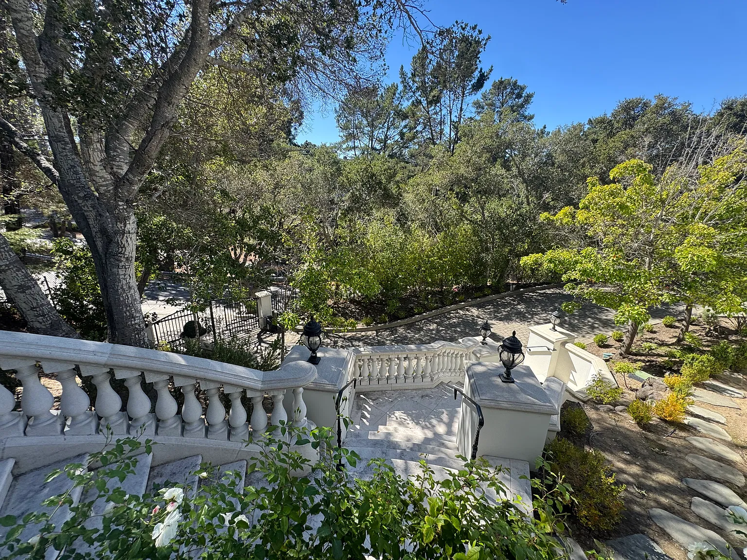 5 bed, 5.5 bath, 4580 sqft, $23,000 — Photo 2