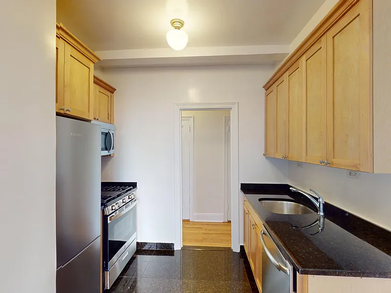 210 E 68th St #3-A — Photo 4