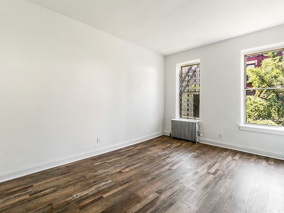 5th image of 415 W 46th St APT 4C