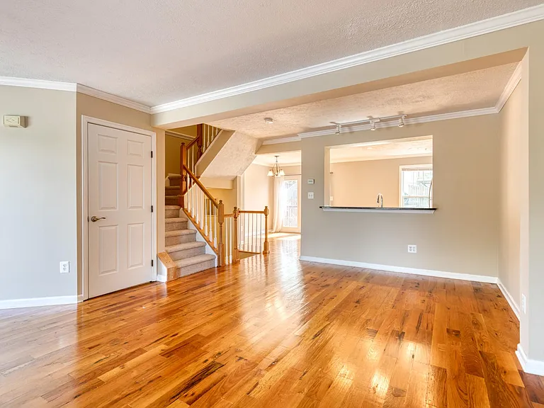 490 Crestridge Way — Photo 7