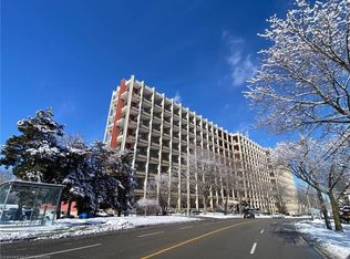 350 Quigley Rd #343, Hamilton, ON L8K5N2