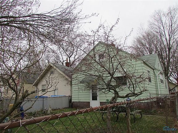 3rd image of 801 Geneva Ave