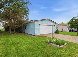 101 Golden Pond Est, Akron, NY 14001