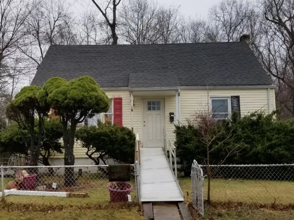 35 Oak St, Lincoln Park, NJ 07035