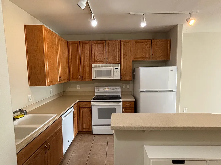 1601 India St #403 — Photo 12